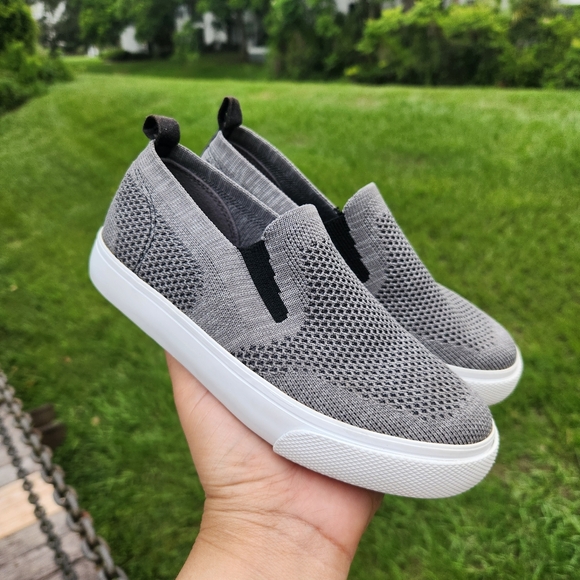 Old Navy Other - Old Navy Gap kids Boys Gray Slip-On Sneakers Soft knit Shoes Size 11 (4 years)